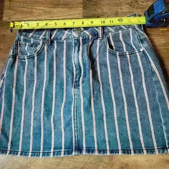 PacSun Red, White, & Blue Denim Skirt Size 26 - Picture 2 of 5